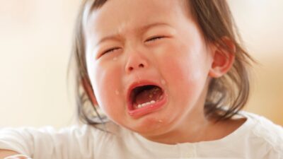 「“できないと泣く子”」は“悔しい”のではなく、“失敗＝自己否定”と感じてしまう脳の特性かも？