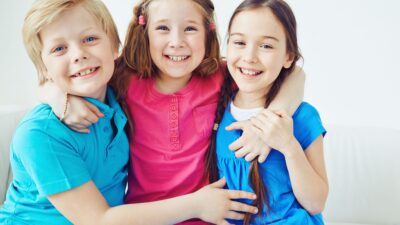 「“空気を読みすぎる子”」は“社交的”ではなく、“刺激過多の脳”が人間関係を過剰処理しているだけかも？