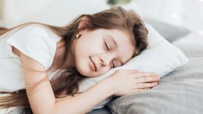 「“落ち着きのある子”に育てたいなら、まず“安心してくずれる場所”が必要──感情の調整は安全基地から始まる」