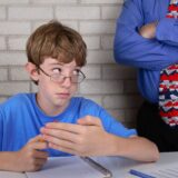 「“話をすり替える子”」は“ごまかしている”のではなく、“脳がストレスから逃げるために切り替えている”のかも？