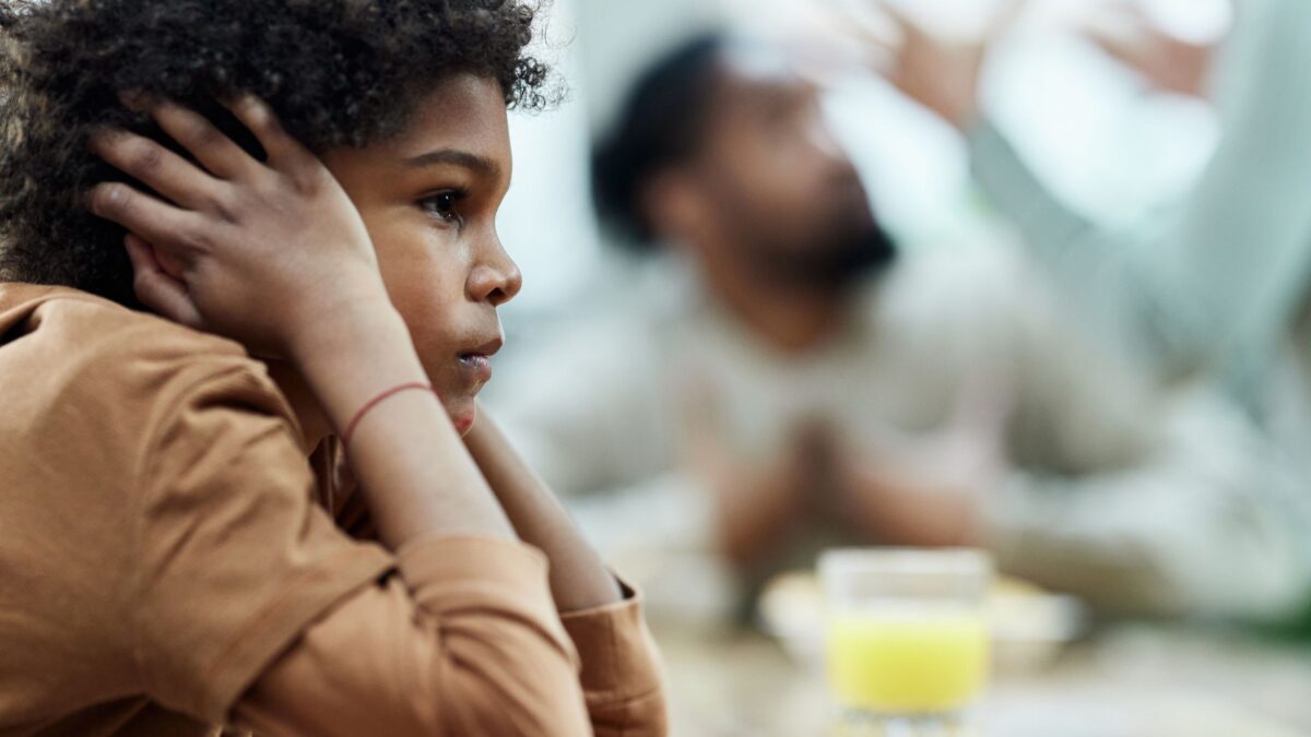 「話を聞いていない子」は“聞く準備”ができていない──“聴覚定位”の発達と学習態度の意外な関係