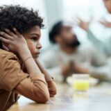 「話を聞いていない子」は“聞く準備”ができていない──“聴覚定位”の発達と学習態度の意外な関係