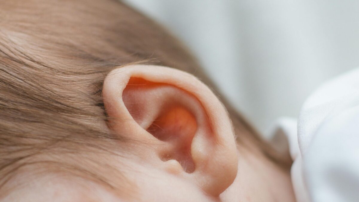 「音に敏感すぎる子」は“耳がいい”わけじゃない──“聴覚過敏”が日常生活に与える影響とは？