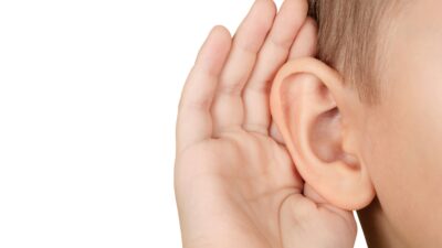 “英語が聞き取れない子”は、耳が悪いんじゃなく、“意味のある音”として脳が処理していないだけかも？