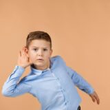 “すぐ答えを聞きたがる子”は、自分で試す前に“間違えてもいい空間”がないだけかも？