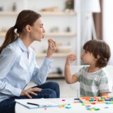 “英語が読めない子”は、単語を知らないんじゃなく、“音と綴りのルール”が結びついていないだけかも？