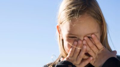 “英語を話すのを恥ずかしがる子”は、発音が悪いんじゃなく、“話しても大丈夫”の経験が少ないだけかも？